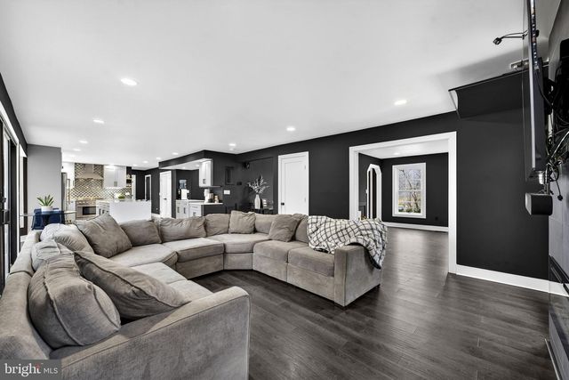 6658 FOX DEN RD, Manassas, VA 20112