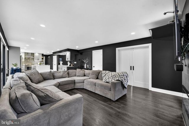 6658 FOX DEN RD, Manassas, VA 20112