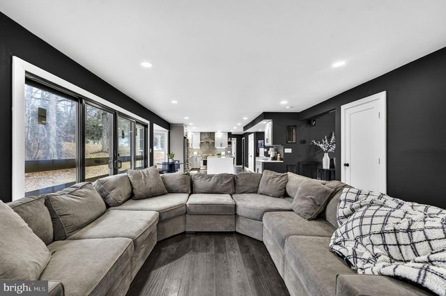 6658 FOX DEN RD, Manassas, VA 20112