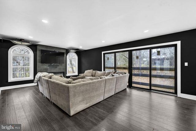 6658 FOX DEN RD, Manassas, VA 20112