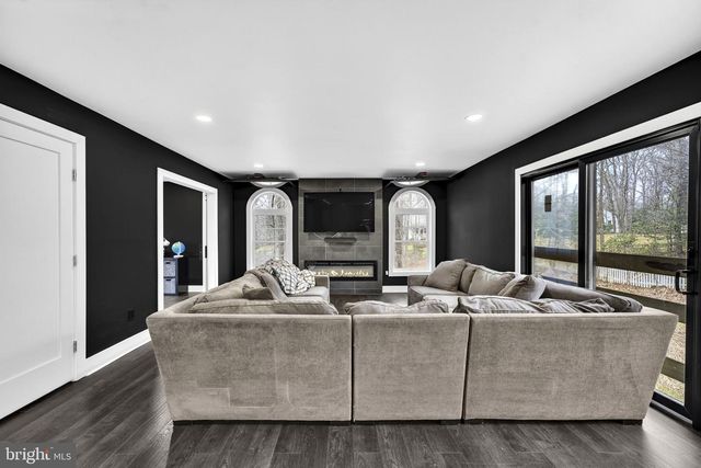 6658 FOX DEN RD, Manassas, VA 20112