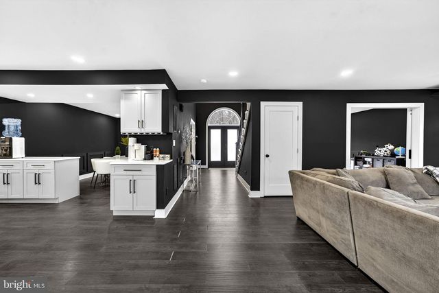 6658 FOX DEN RD, Manassas, VA 20112