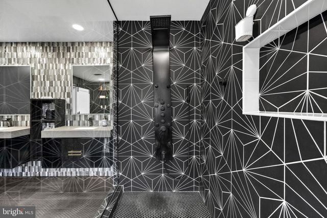 6658 FOX DEN RD, Manassas, VA 20112