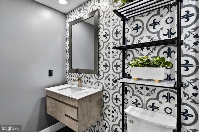 6658 FOX DEN RD, Manassas, VA 20112