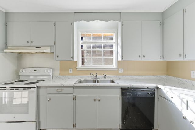 1401 S 26th St., Hattiesburg, MS 39402