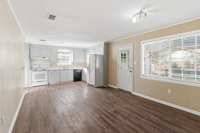 1401 S 26th St., Hattiesburg, MS 39402