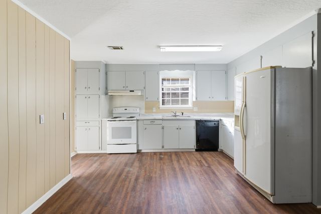 1401 S 26th St., Hattiesburg, MS 39402