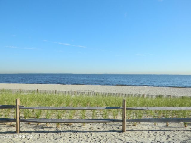 602 Park Avenue, Middletown, NJ 07758