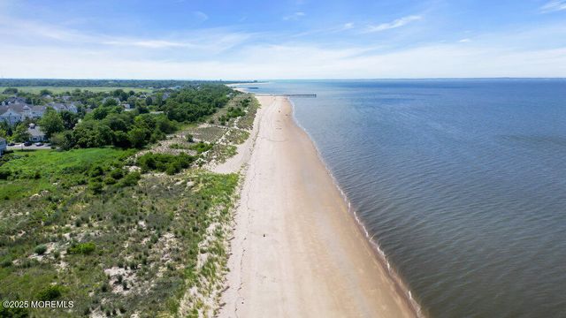 602 Park Avenue, Middletown, NJ 07758