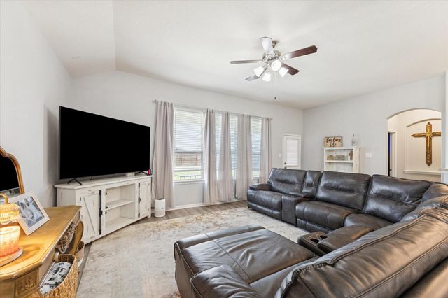 110 White Wing Lane, Sealy, TX 77474