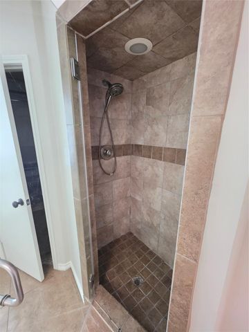 16806 Sandypine Circle, Spring, TX 77379