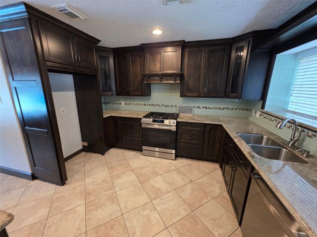 16806 Sandypine Circle, Spring, TX 77379