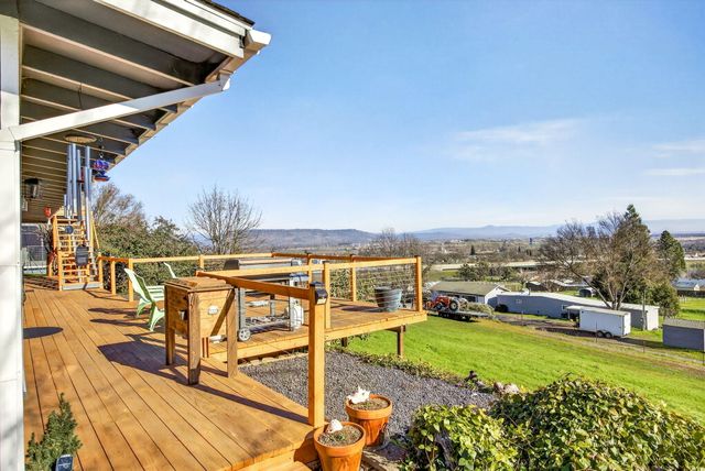 6251 Ventura Lane, Central Point, OR 97502