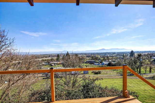 6251 Ventura Lane, Central Point, OR 97502