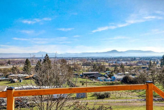 6251 Ventura Lane, Central Point, OR 97502