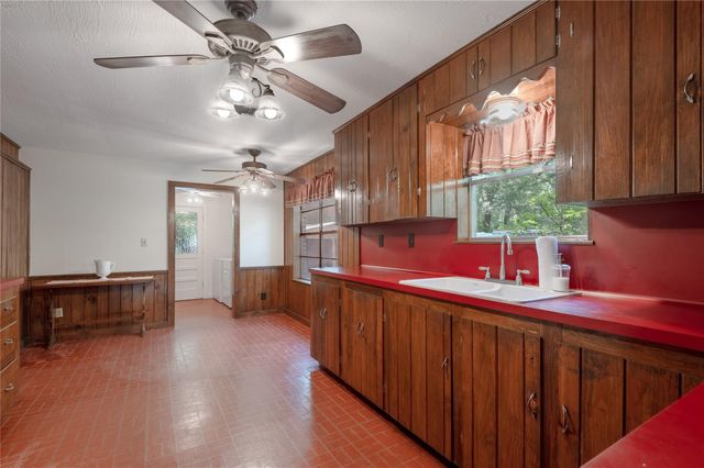 118 Pine Ridge Lane, Huntsville, TX 77340