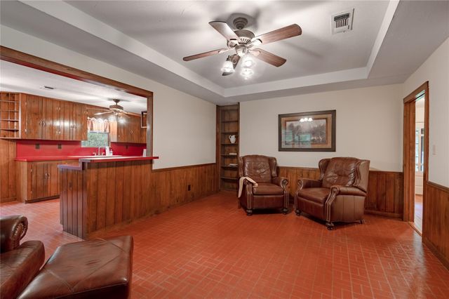 118 Pine Ridge Lane, Huntsville, TX 77340