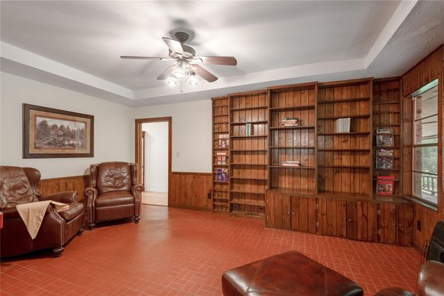 118 Pine Ridge Lane, Huntsville, TX 77340
