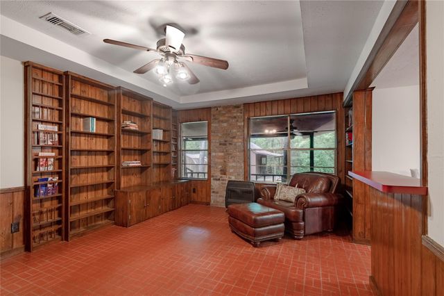 118 Pine Ridge Lane, Huntsville, TX 77340