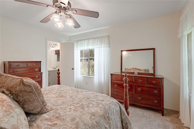 118 Pine Ridge Lane, Huntsville, TX 77340