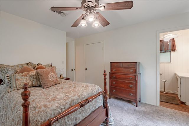 118 Pine Ridge Lane, Huntsville, TX 77340