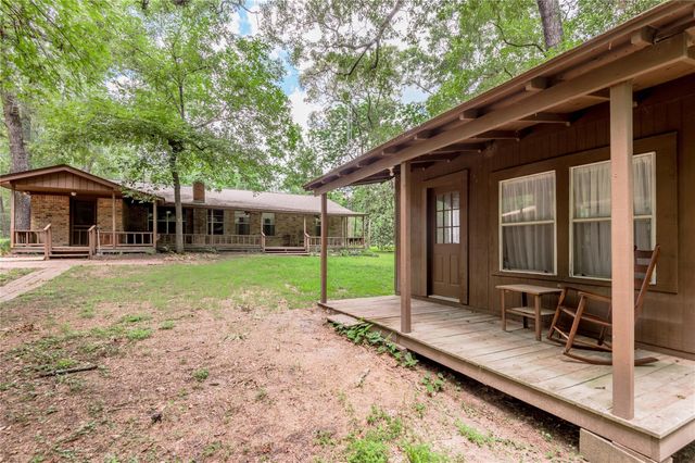 118 Pine Ridge Lane, Huntsville, TX 77340
