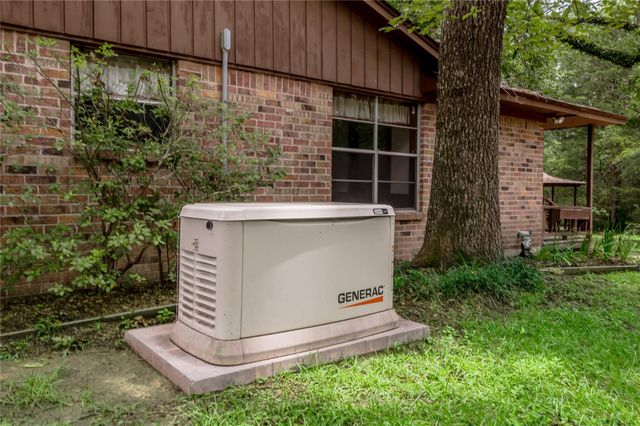 118 Pine Ridge Lane, Huntsville, TX 77340