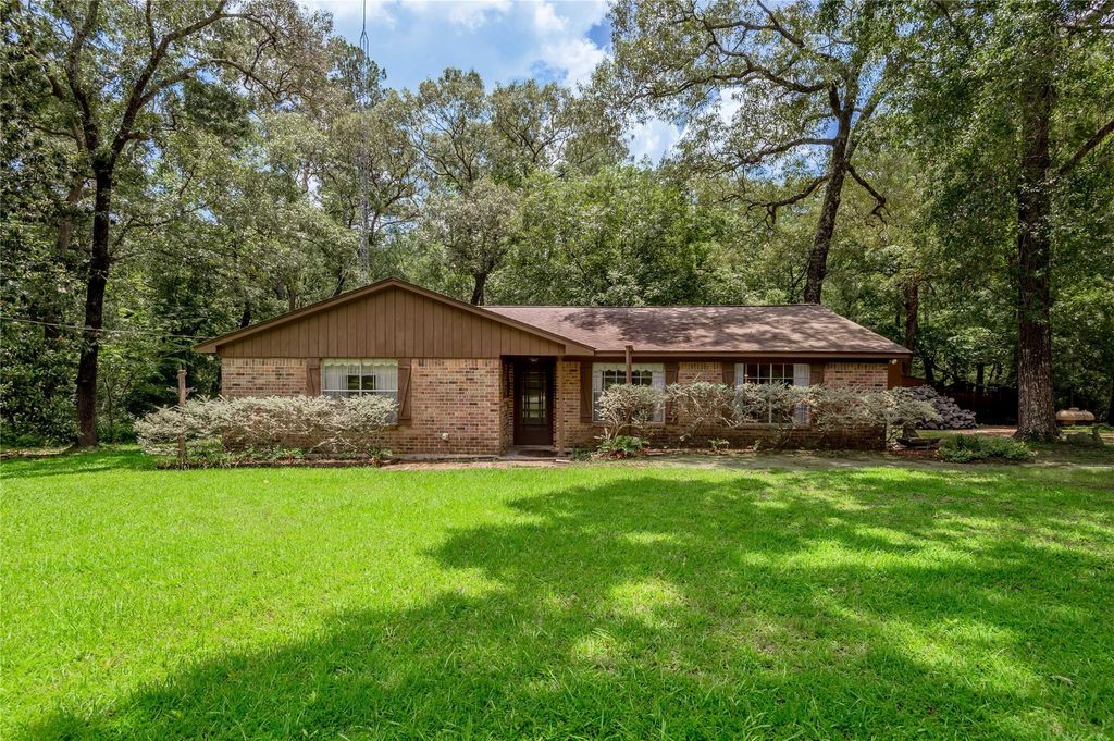 118 Pine Ridge Lane, Huntsville, TX 77340