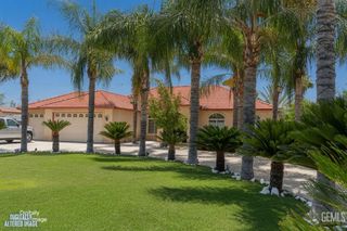 5717 Oasis Avenue, Bakersfield, CA 93307
