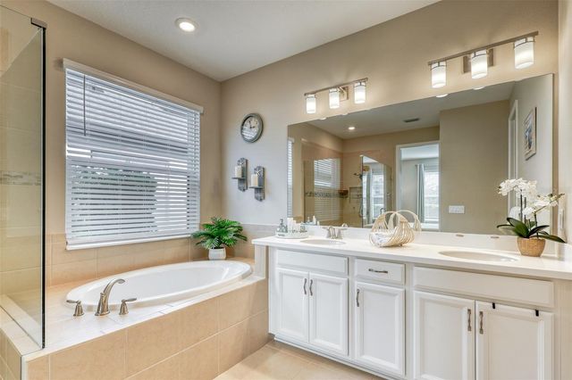 6374 GRANDVIEW HILL COURT, Bradenton, FL 34203