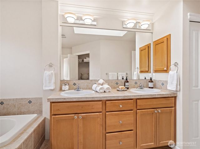 4610 NE 1st Ct, Renton, WA 98059