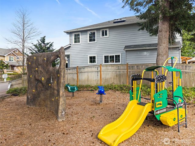 4610 NE 1st Ct, Renton, WA 98059