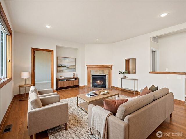 4610 NE 1st Ct, Renton, WA 98059