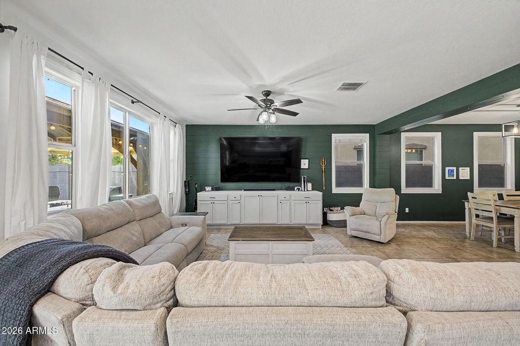 Image 10 of property listing at 2435 W ARROYO Way, San Tan Valley, AZ 85144