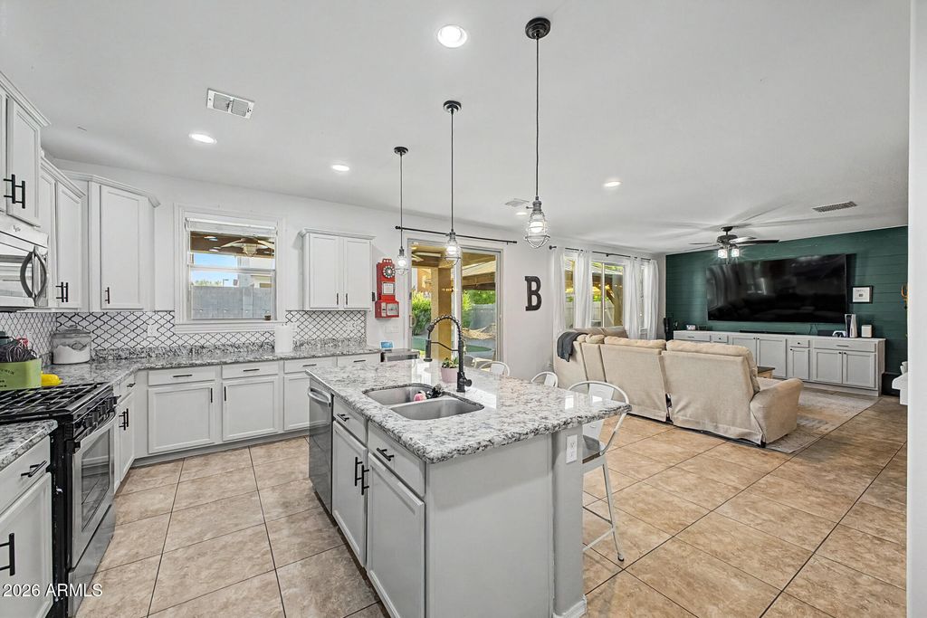 Image 3 of property listing at 2435 W ARROYO Way, San Tan Valley, AZ 85144