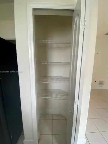 2330 SE 10th St 2330, Homestead, FL 33035