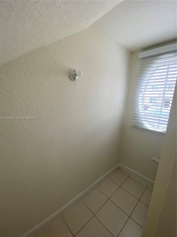 2330 SE 10th St 2330, Homestead, FL 33035