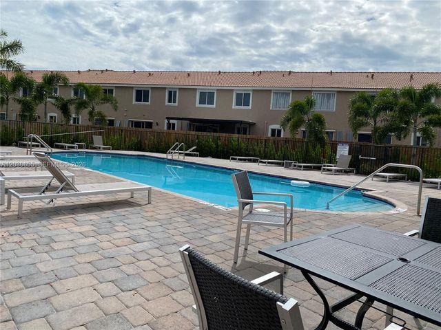 2330 SE 10th St 2330, Homestead, FL 33035