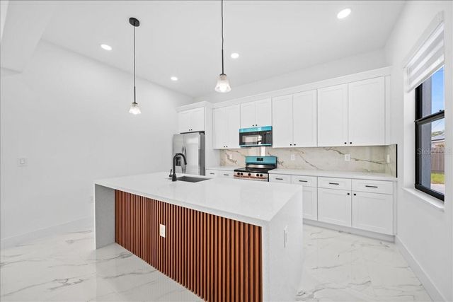 2116 NE 10TH AVENUE, Cape Coral, FL 33909