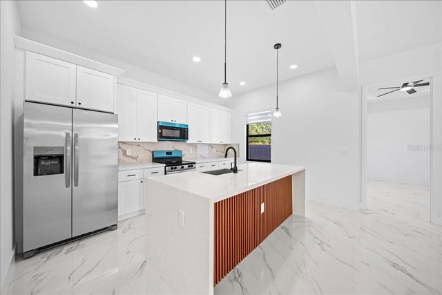 2116 NE 10TH AVENUE, Cape Coral, FL 33909