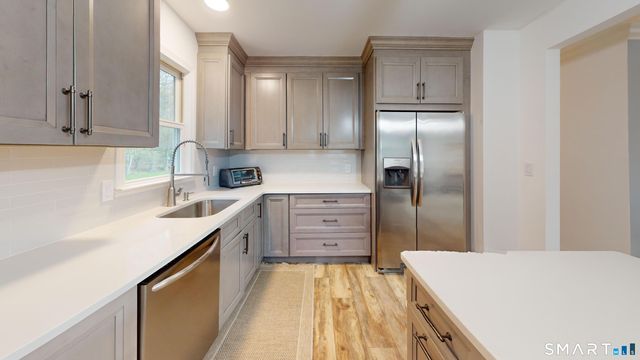 29 Deer Ridge Road, Stonington, CT 06378