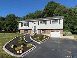 29 Deer Ridge Road, Stonington, CT 06378