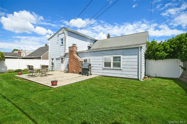 16 Sycamore Lane, Levittown, NY 11756