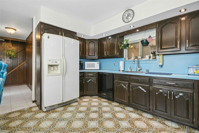 16 Sycamore Lane, Levittown, NY 11756