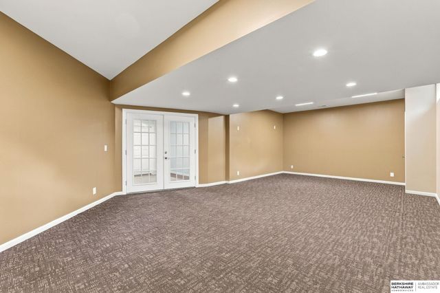 15716 Burdette Street, Omaha, NE 68116