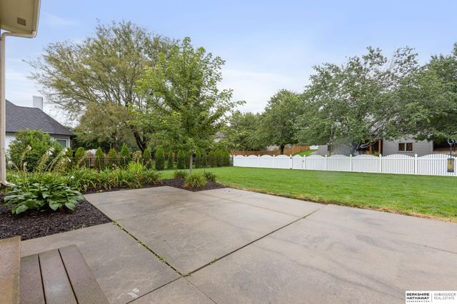 15716 Burdette Street, Omaha, NE 68116