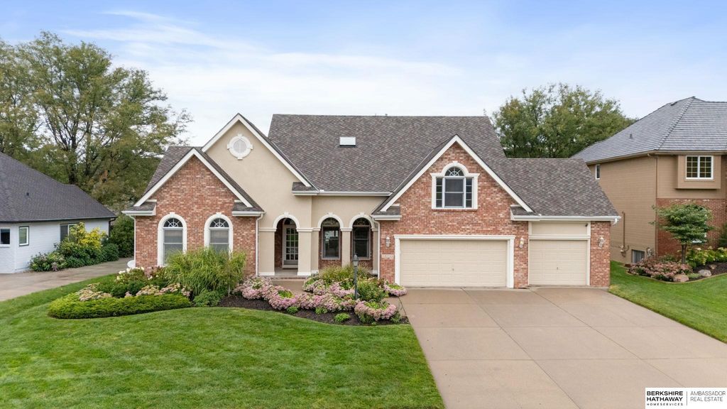 15716 Burdette Street, Omaha, NE 68116