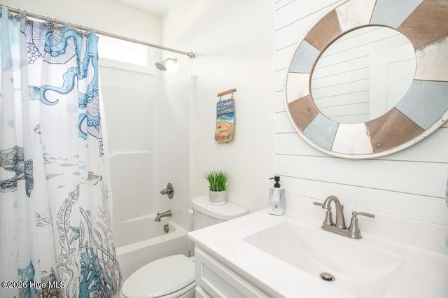 402 Taylorwood Drive, Beaufort, NC 28516