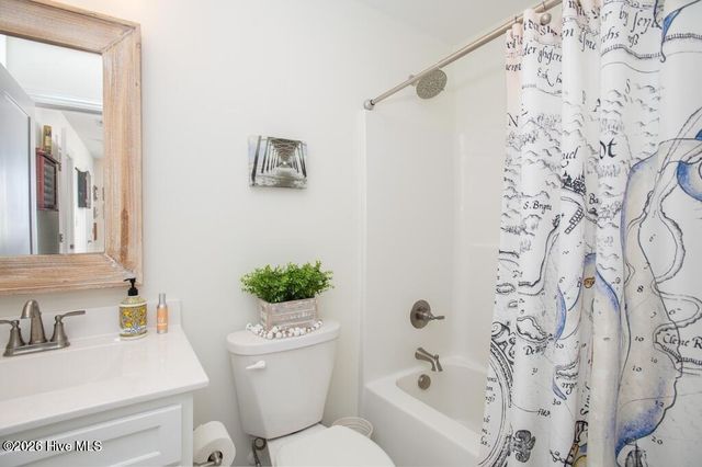 402 Taylorwood Drive, Beaufort, NC 28516