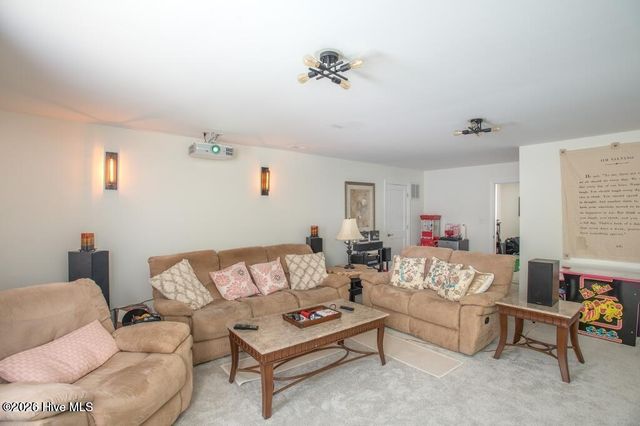 402 Taylorwood Drive, Beaufort, NC 28516